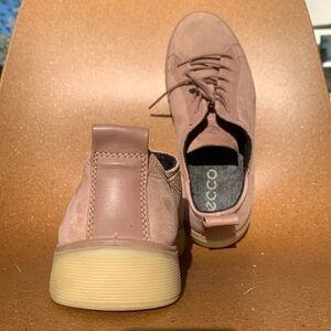 ECCO golf shoes. EMU LEATHER. Clay brown. Incredibly soft and warm.